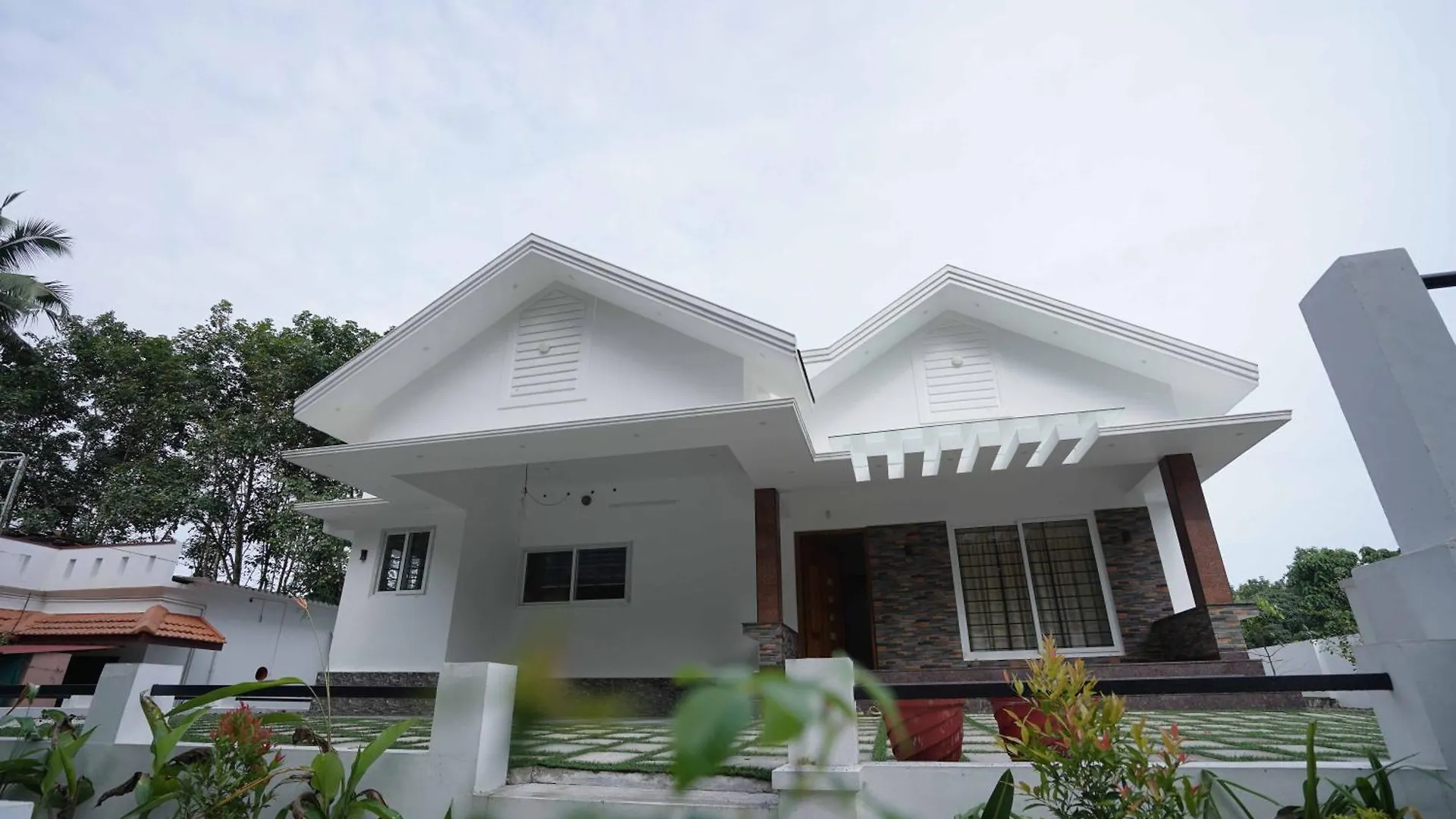 House For Daily Rent In Areeparambu, Kottayam Pambadi